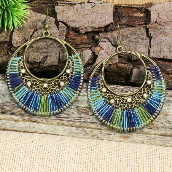Large Round Vintage Style Earrings - Picture 2 of 7